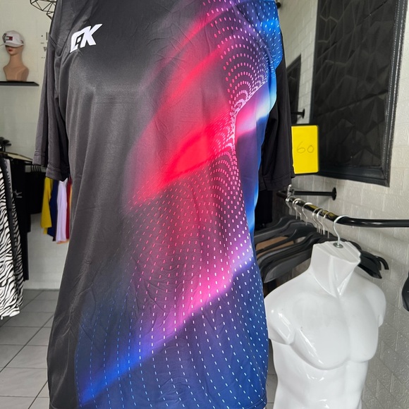 T-Shirt - Picture 15 of 16